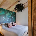 Wellness-gaestehaus In Says Mit Whirlpool Und Sauna Apartament